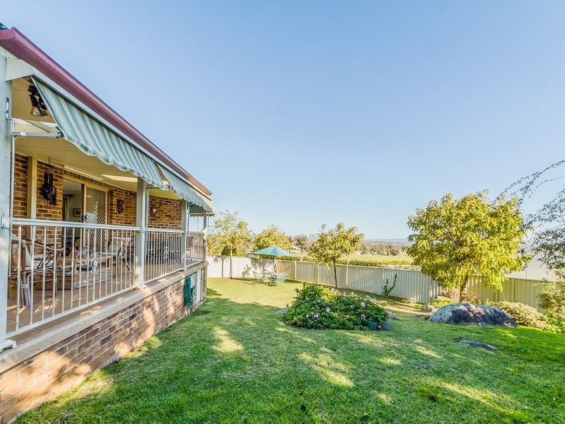 27 Acacia Circle, Cowra NSW 2794