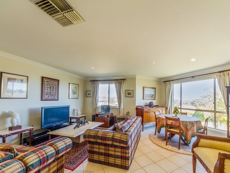 27 Acacia Circle, Cowra NSW 2794