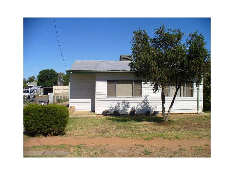 32 Redfern Street, Cowra NSW 2794