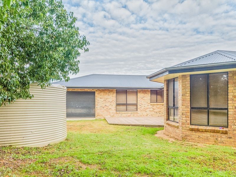 31 Lyall Street, Cowra NSW 2794
