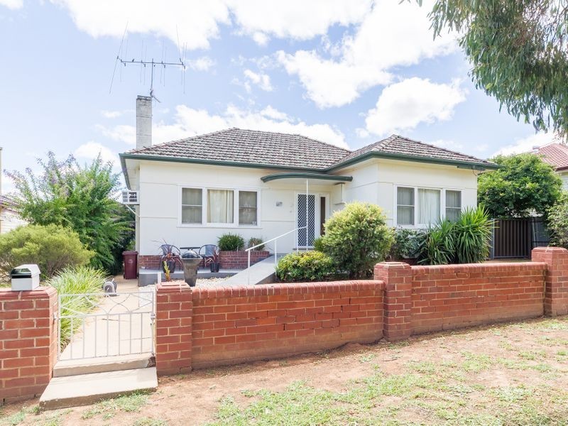 12 Macassar Street, Cowra NSW 2794