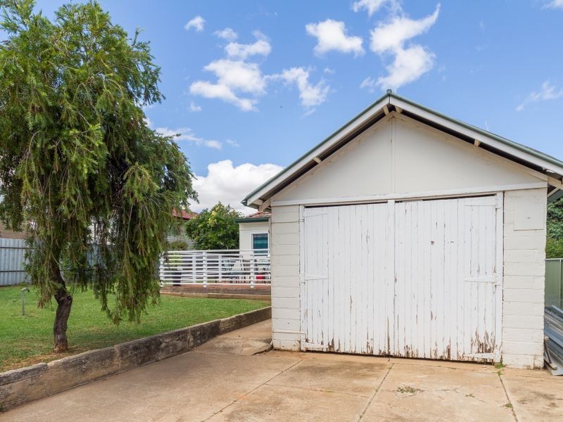 12 Macassar Street, Cowra NSW 2794