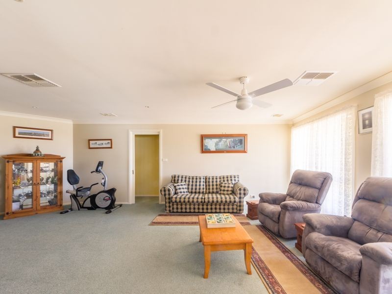 26 Acacia Circle, Cowra NSW 2794