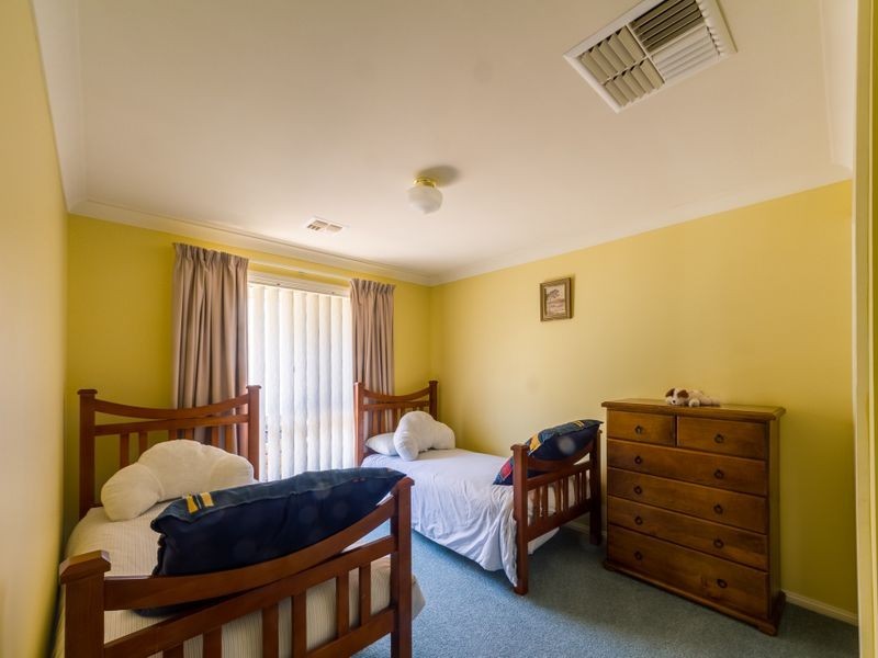 26 Acacia Circle, Cowra NSW 2794