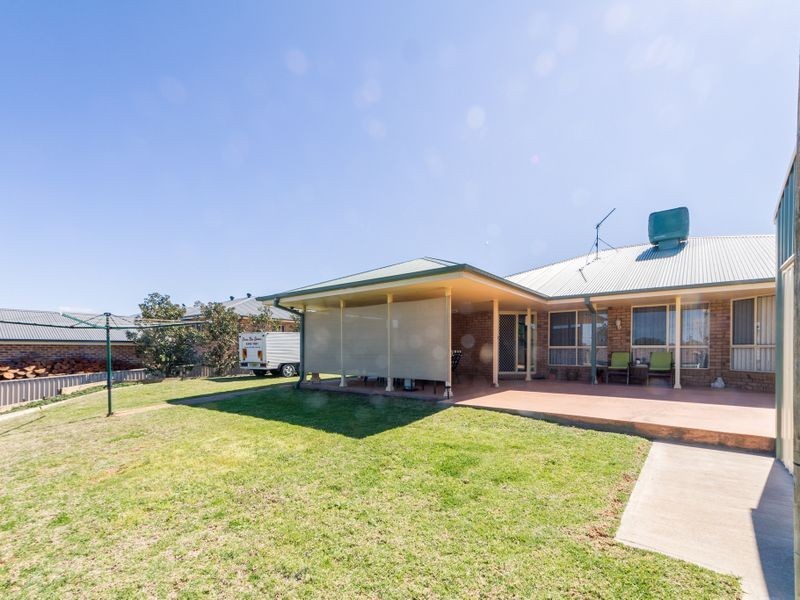 26 Acacia Circle, Cowra NSW 2794