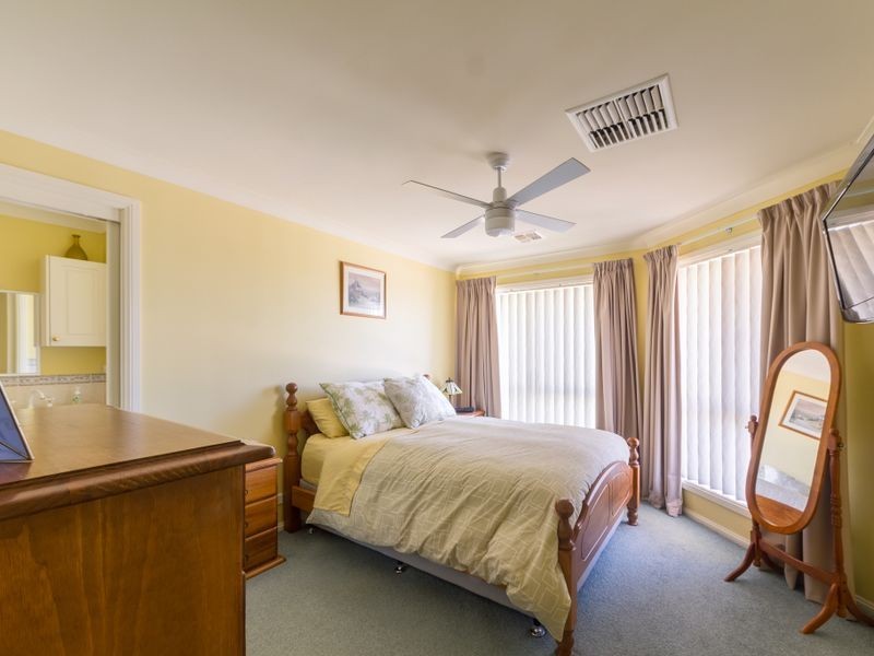 26 Acacia Circle, Cowra NSW 2794