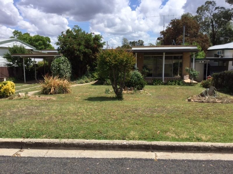 14 Newcombe Street, Cowra NSW 2794