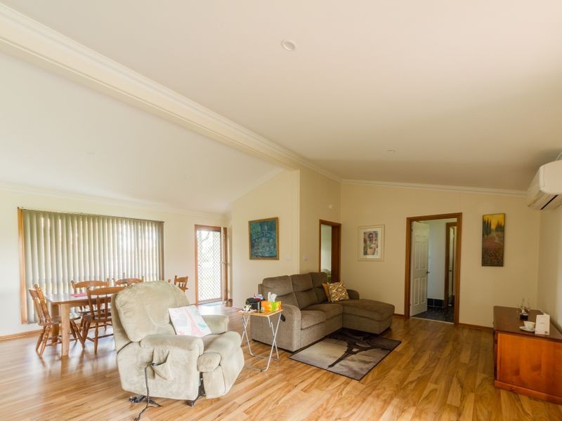 90 Grenfell Road, Cowra NSW 2794