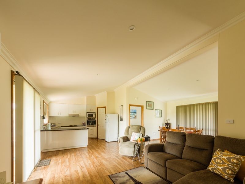 90 Grenfell Road, Cowra NSW 2794