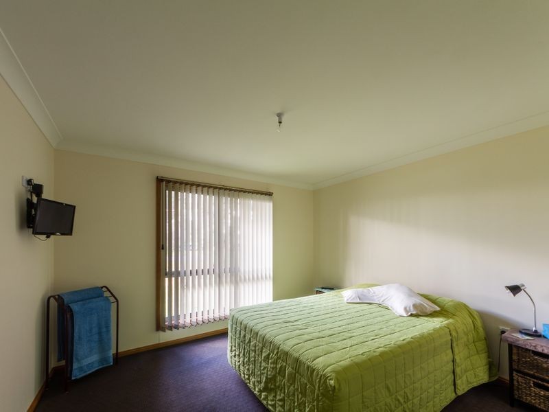 90 Grenfell Road, Cowra NSW 2794