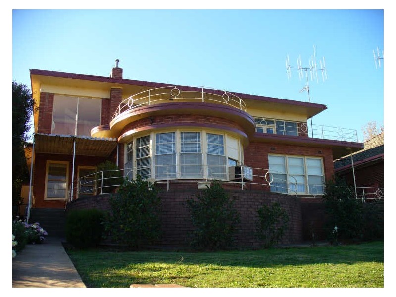 80 Liverpool, Cowra NSW 2794