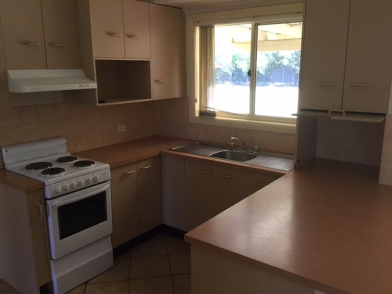 6 Echuca Place, Cowra NSW 2794