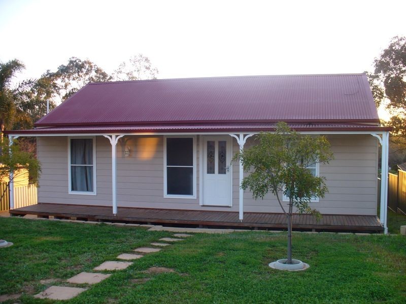 24 Chapman Street, Cowra NSW 2794