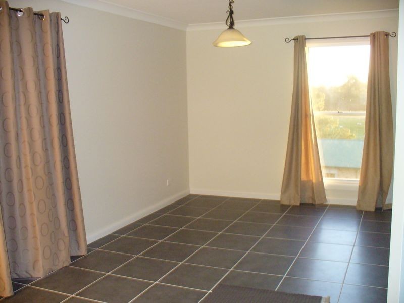 24 Chapman Street, Cowra NSW 2794