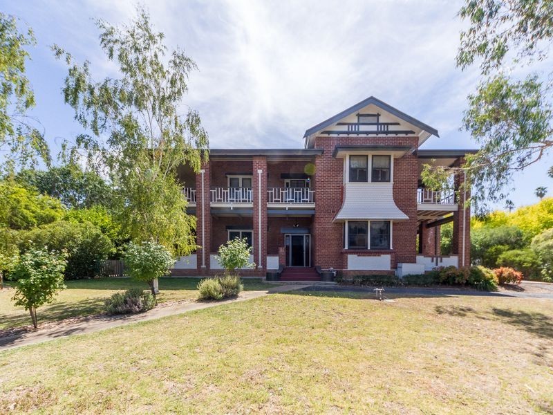 90 Liverpool Street, Cowra NSW 2794