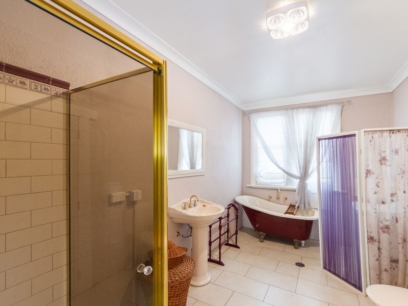 90 Liverpool Street, Cowra NSW 2794