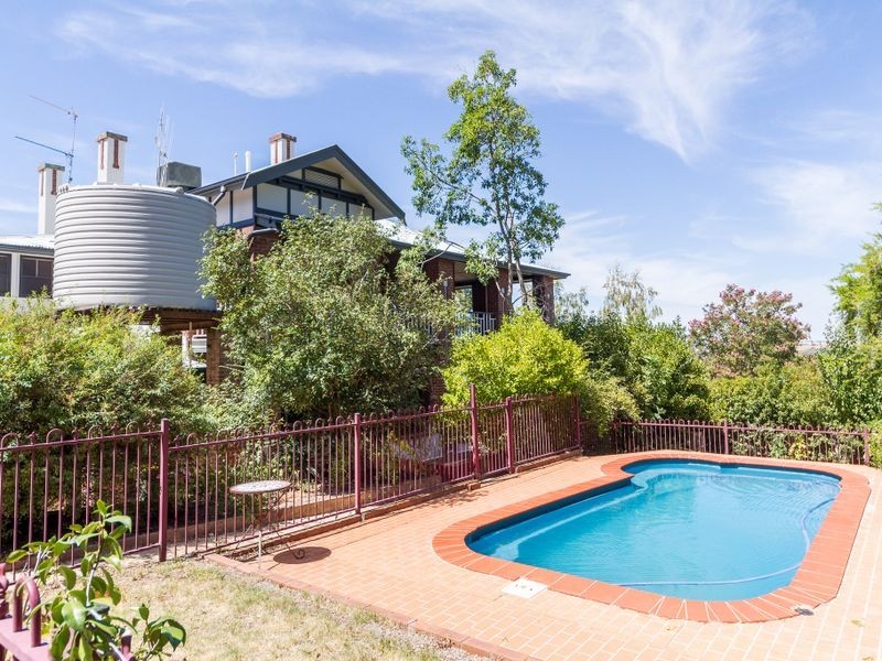 90 Liverpool Street, Cowra NSW 2794