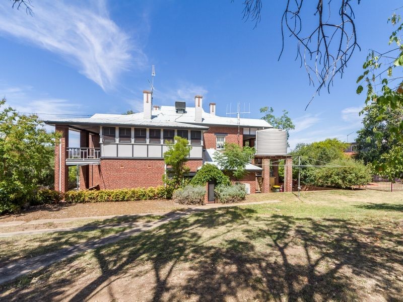 90 Liverpool Street, Cowra NSW 2794