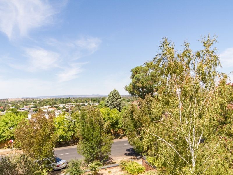 90 Liverpool Street, Cowra NSW 2794