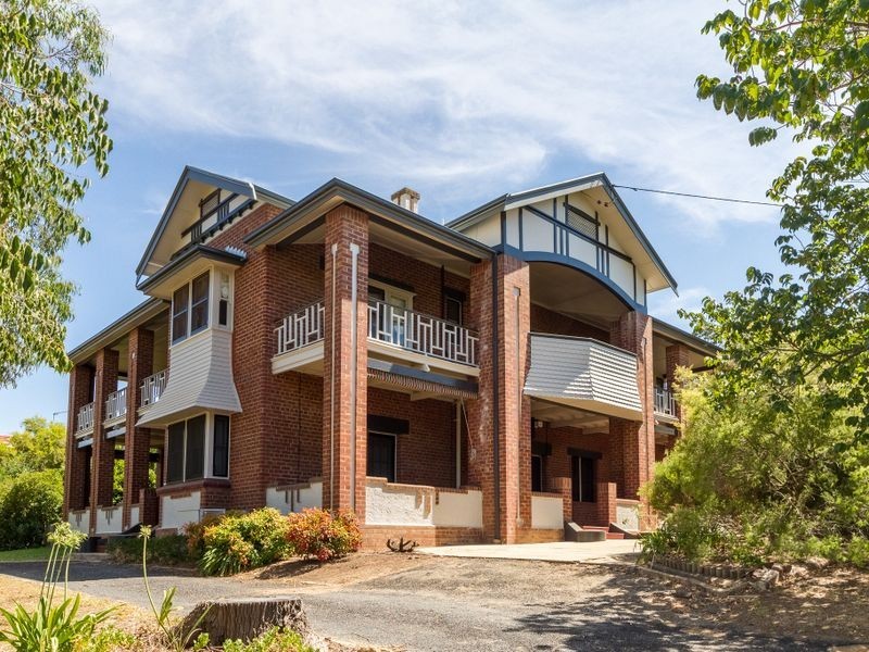 90 Liverpool Street, Cowra NSW 2794