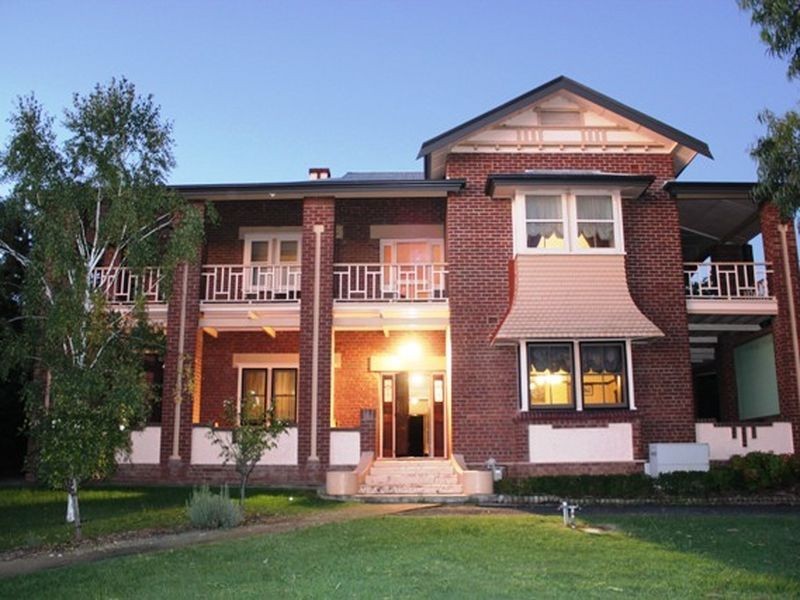 90 Liverpool Street, Cowra NSW 2794
