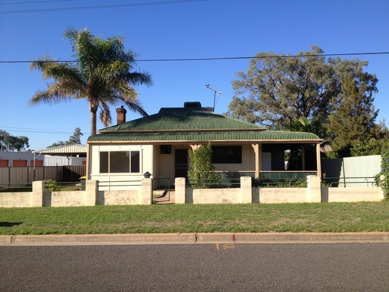 8 Rankin, Cowra NSW 2794