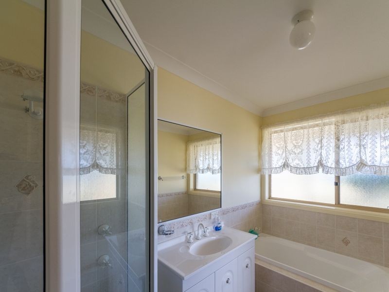 14 Shepherd Avenue, Cowra NSW 2794