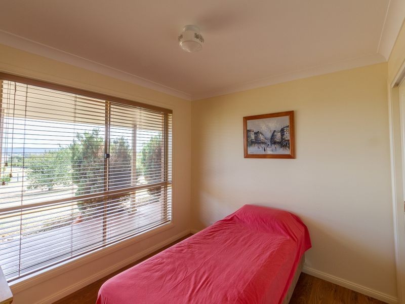 14 Shepherd Avenue, Cowra NSW 2794