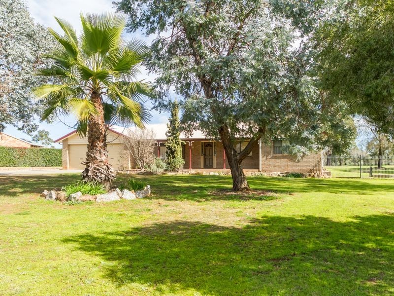30 Dawson Drive, Cowra NSW 2794