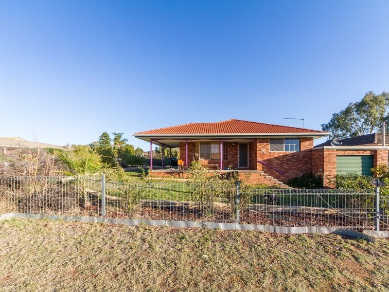 6 Pridham Street, Cowra NSW 2794