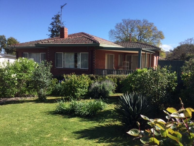 18 Pitt Street, Cowra NSW 2794