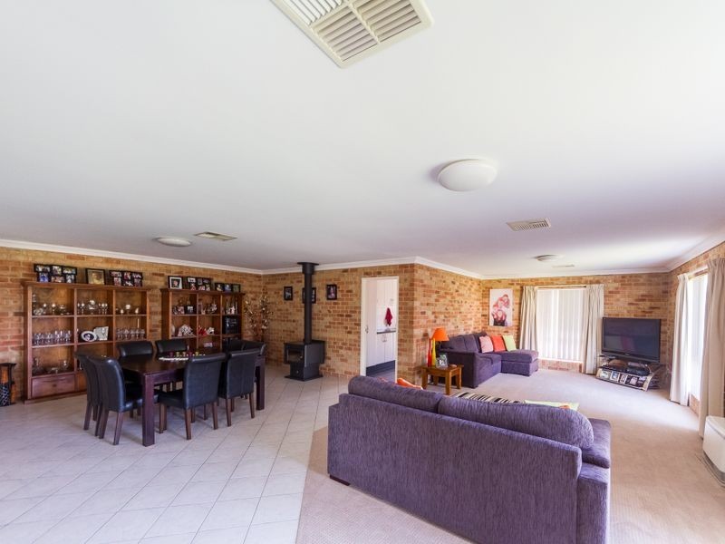 8 Graham Street (Noonbinna), Cowra NSW 2794