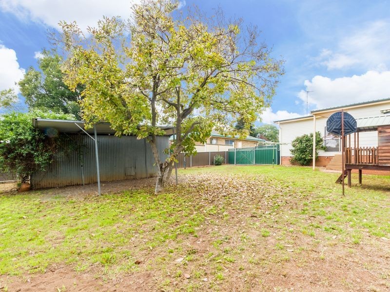 6 Kibbler Street, Cowra NSW 2794