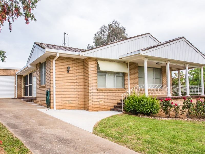 22 Kanangra Street, Cowra NSW 2794