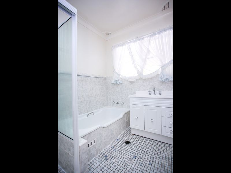 22 Kanangra Street, Cowra NSW 2794