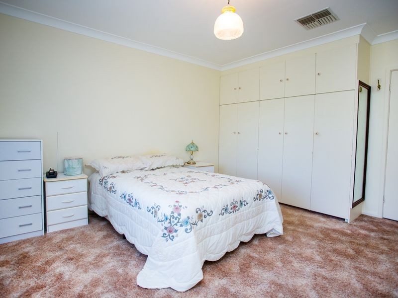 22 Kanangra Street, Cowra NSW 2794