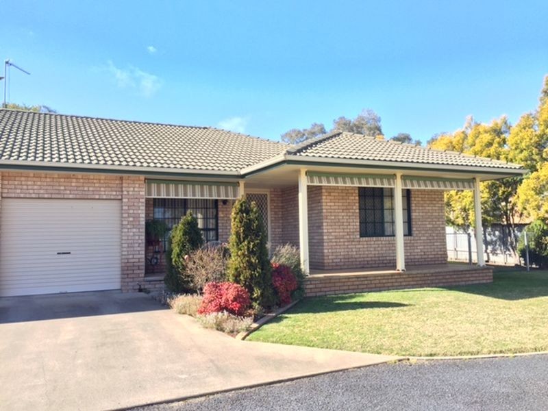 14B Echuca Place, Cowra NSW 2794