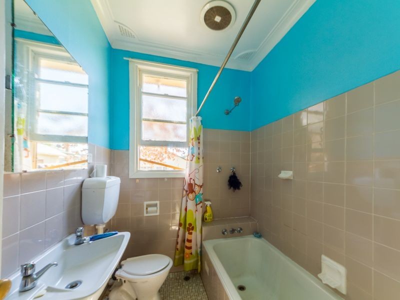 2 Sheahan Street, Cowra NSW 2794