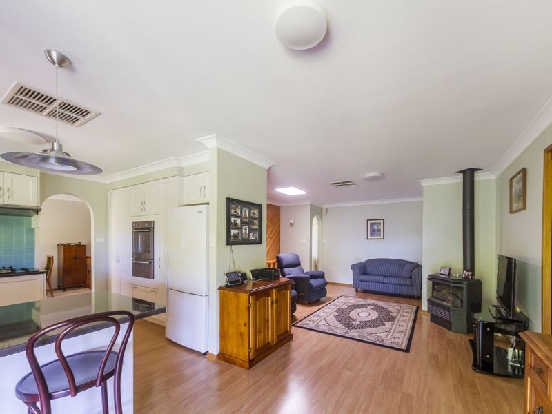 5 Amaroo Ave, Cowra NSW 2794
