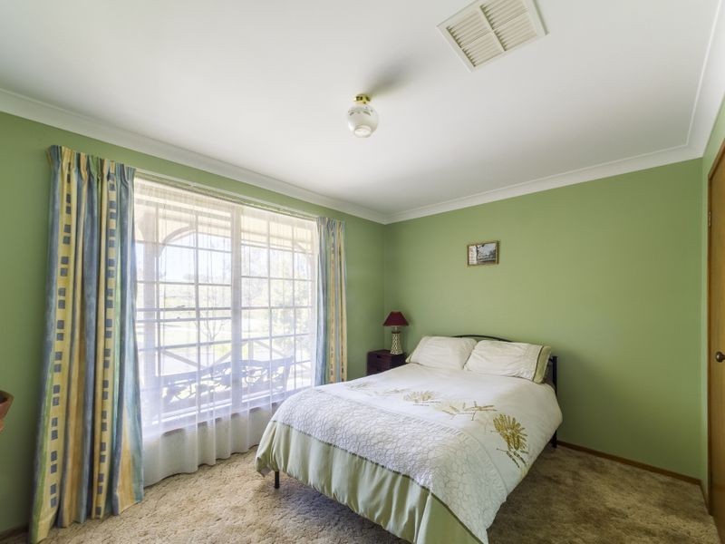 5 Amaroo Ave, Cowra NSW 2794