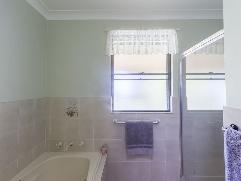 5 Amaroo Ave, Cowra NSW 2794