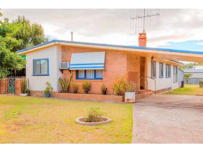 29 Stewart Street, Cowra NSW 2794