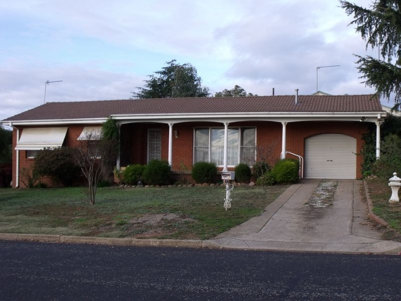 11 Berowra Street, Cowra NSW 2794