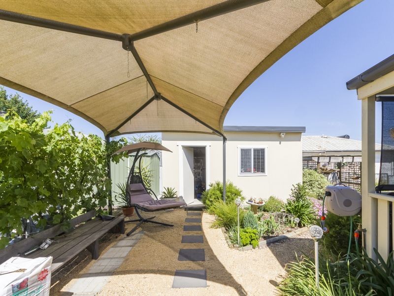 33 Eulo Street, Cowra NSW 2794