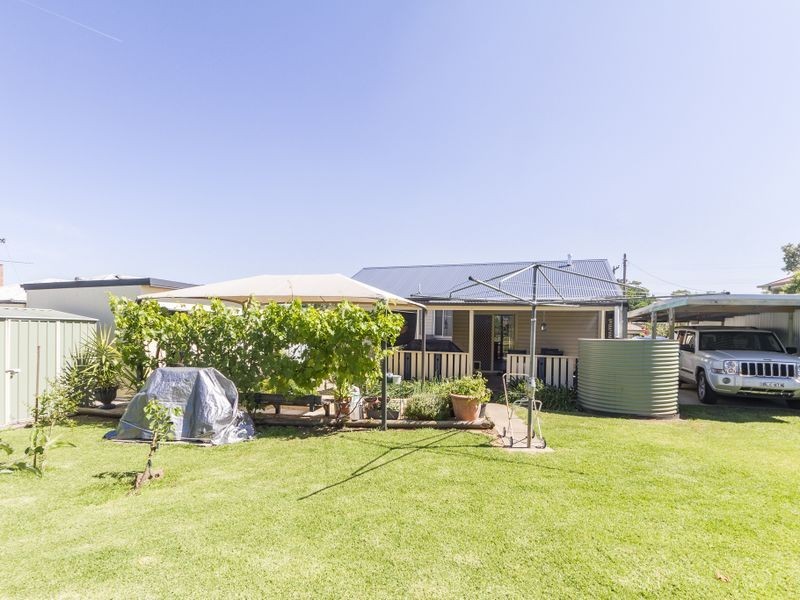 33 Eulo Street, Cowra NSW 2794
