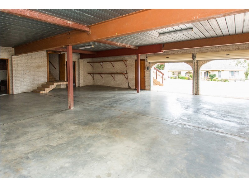 12 Kanangra Street, Cowra NSW 2794
