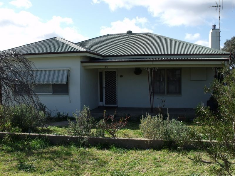 45 Fitzroy Avenue, Cowra NSW 2794