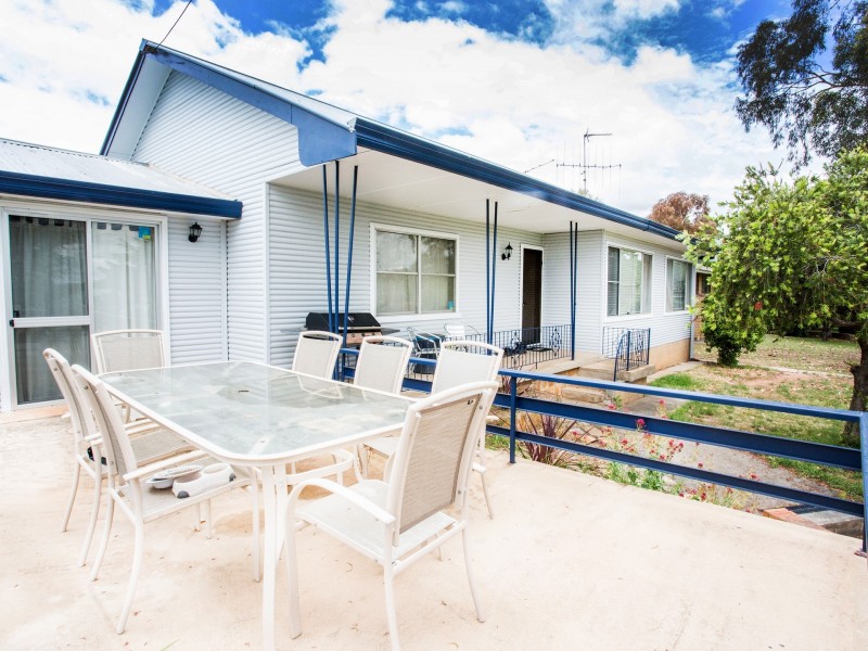 70 Bourke Street, Cowra NSW 2794