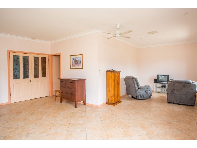 54 Tallarook Road, Cowra NSW 2794