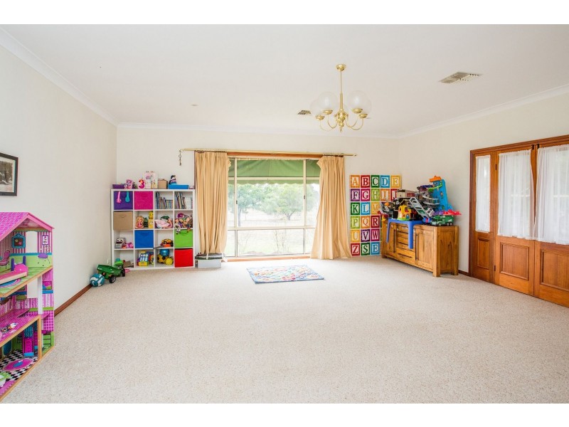 54 Tallarook Road, Cowra NSW 2794